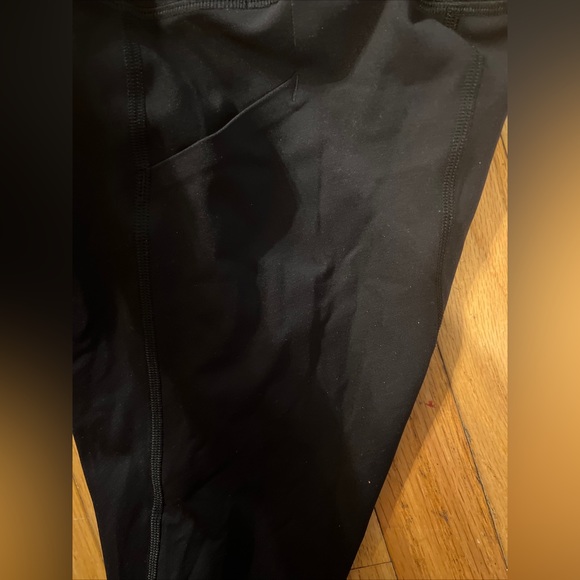LuluLemon Black 7/8 Legging with Pockets - Picture 5 of 8